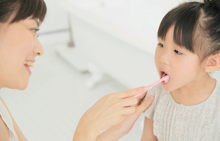 子どもの頃から歯医者さんに通うことが大切です