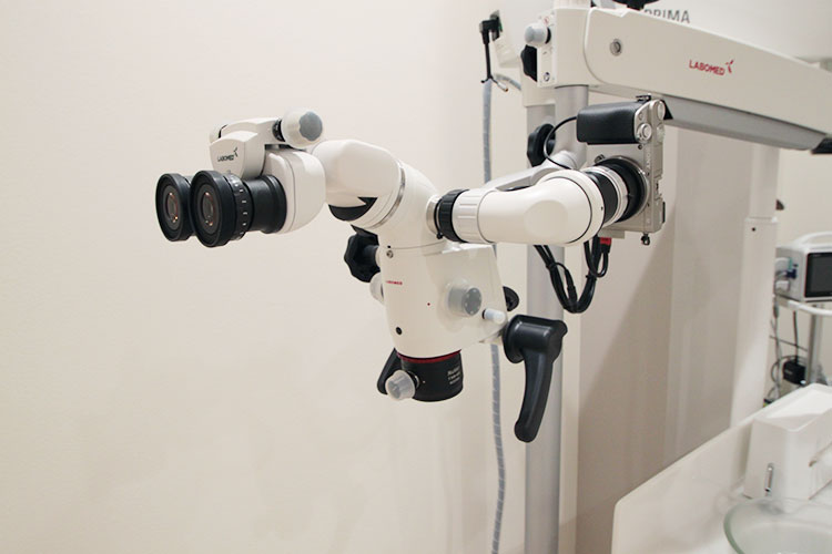 歯科用マイクロスコープ