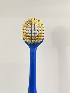 開いた歯ブラシ