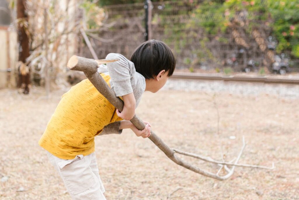 元気に遊ぶお子さま